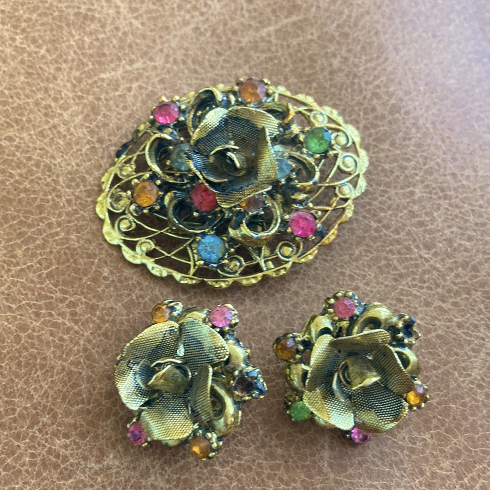 Elegant Gold filigree and Multicolor glass Floral Jewelry Set mid Century